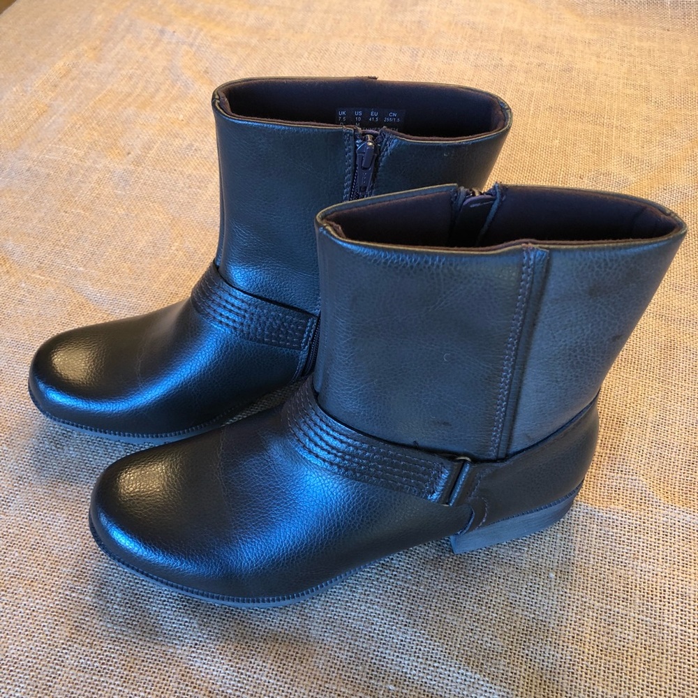 CLARKS SOFT CUSHION BROWN BOOTS